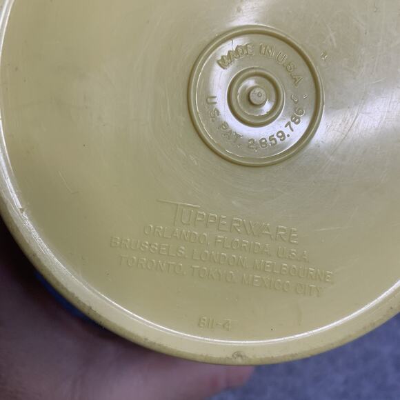 Goldenrod Yellow Tupperware Canister Container 6.25 High 5 Diameter Vintage USA - Picture 7 of 10